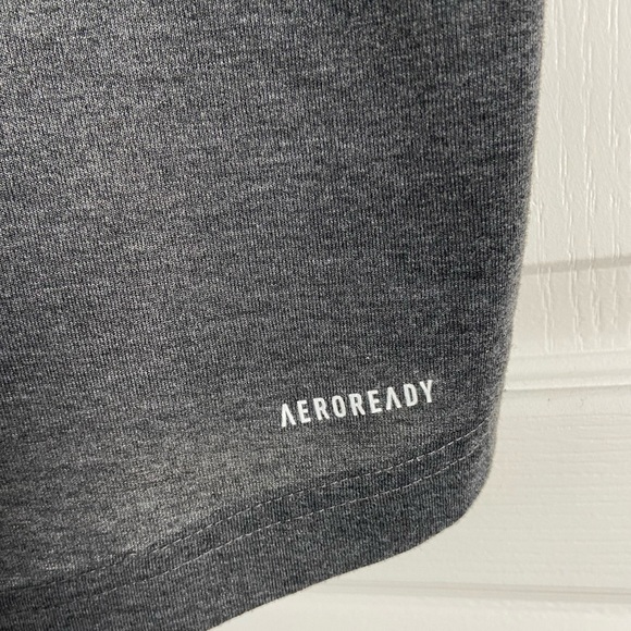 Adidas- AEROREADY Men’s Workout Top - Picture 3 of 5